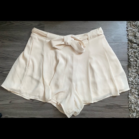 New Sunday Best Aritizia Westley Short (size 8) - Picture 1 of 4